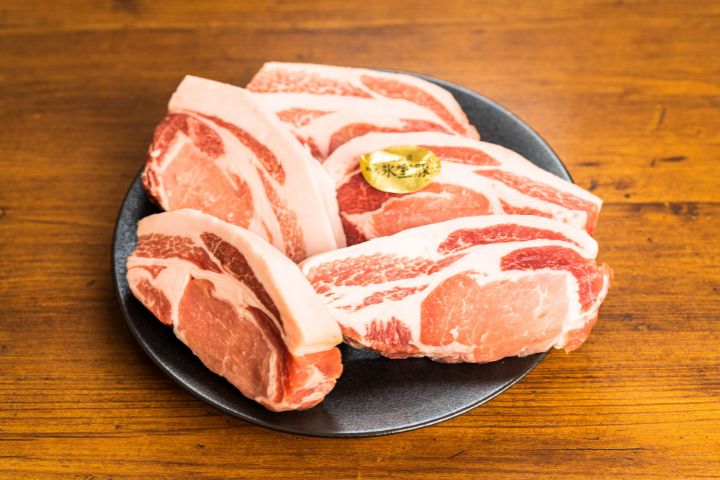 ◆店主が選び抜いた数十種類の豚肉